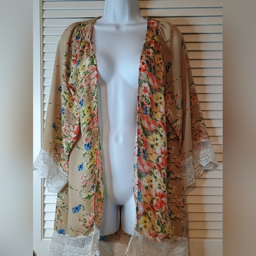 Mixmax Colorful Floral with Lace Trim Coverup Wrap Size Medium